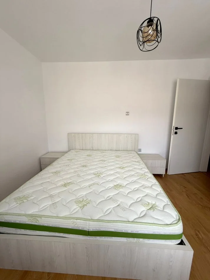 Tirane, jepet me qera apartament 1+1+Ballkon Kati 2, 70 m² 