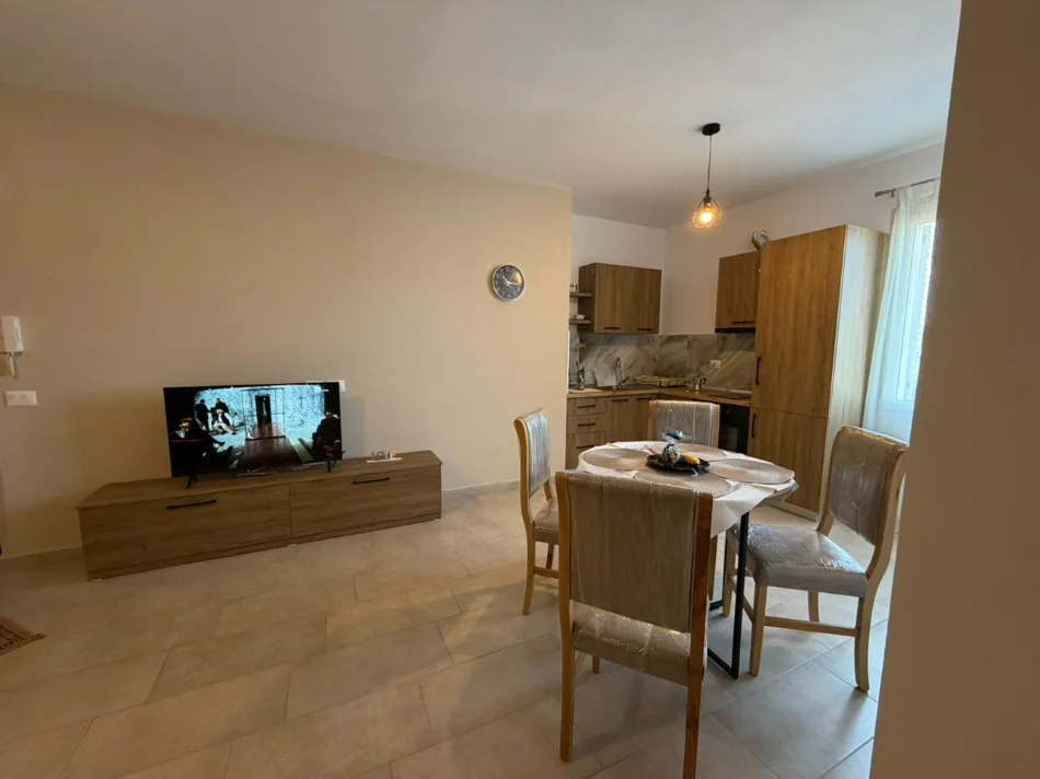 Durres Plazh, jap me qera apartament 1+1 Kati 5, 400 € (Plepa durres)