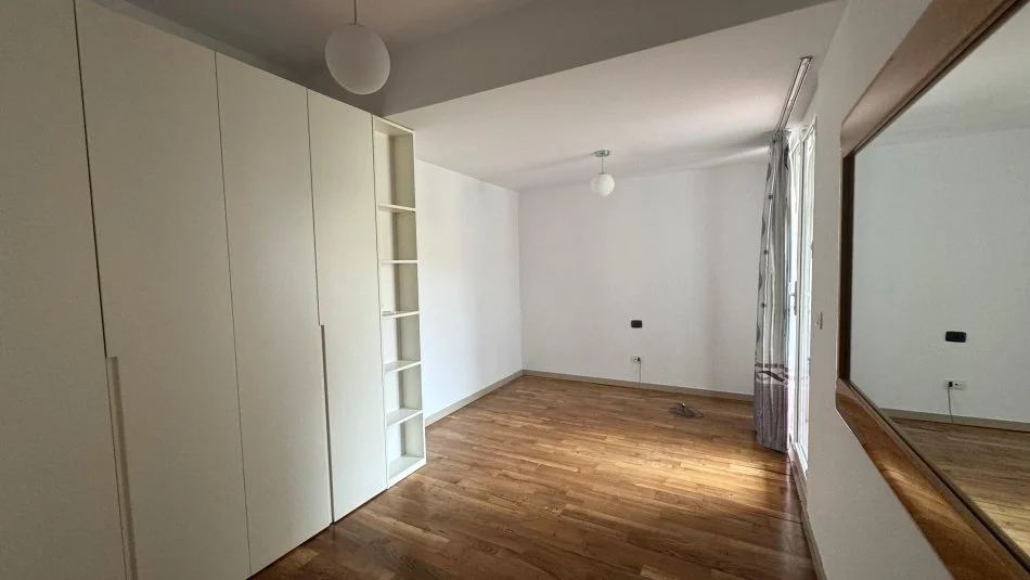 Tirane, jepet me qera apartament duplex Dublex Kati 1, 1.500 € (Kodra e Diellit)