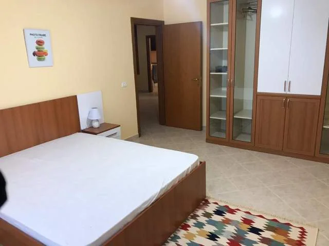 Tirane, jepet me qera apartament 2+1+BLK Kati 5, 85 m² 650 Euro (Ura e tabakve)