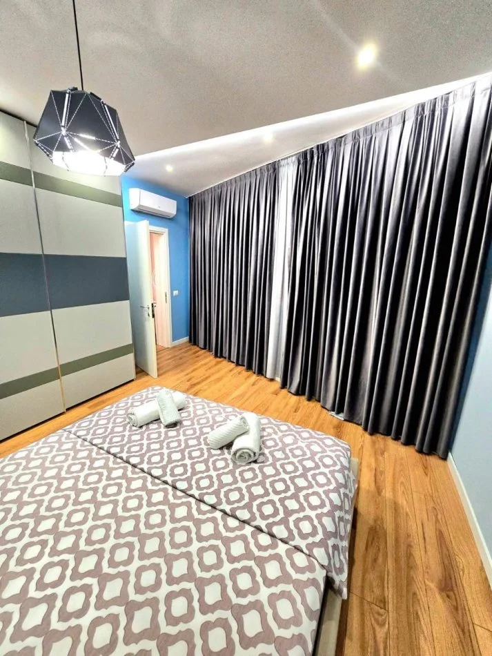 Tirane, jepet me qera apartament 2+1+Ballkon Kati 3, 96 m² 700€ (Rruga e Dibraneve Liqeni i Thate)