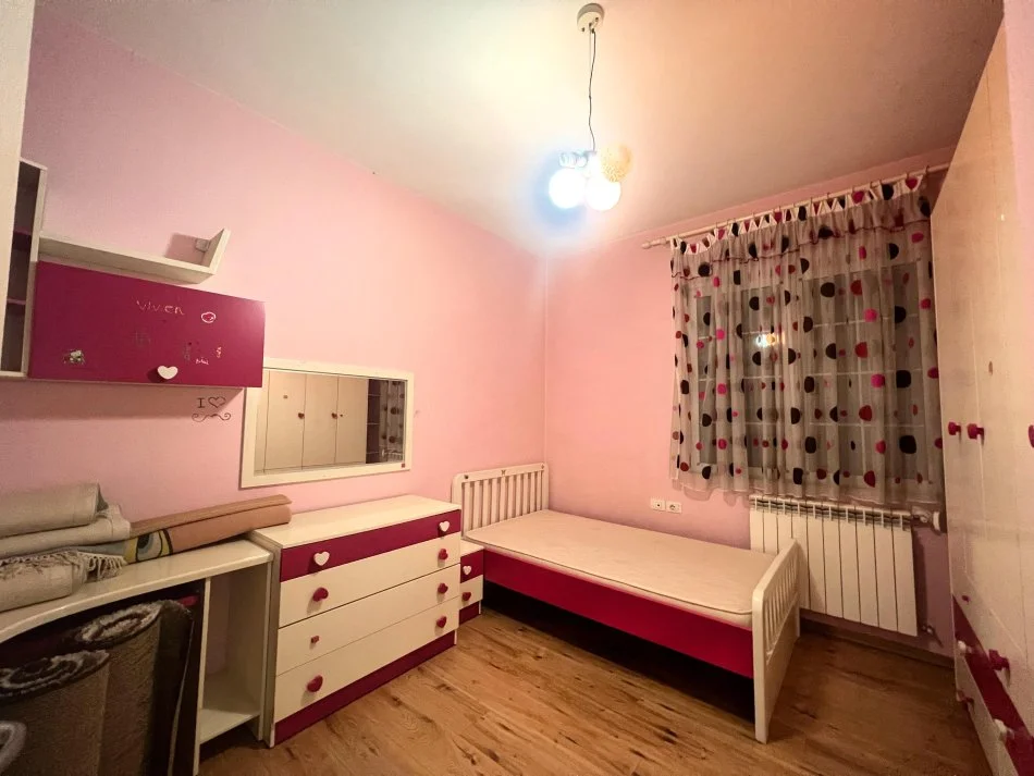 Tirane, jepet me qera Vile 3+1+Aneks+Ballkon Kati 1, 140 m² 650 € (sauk)