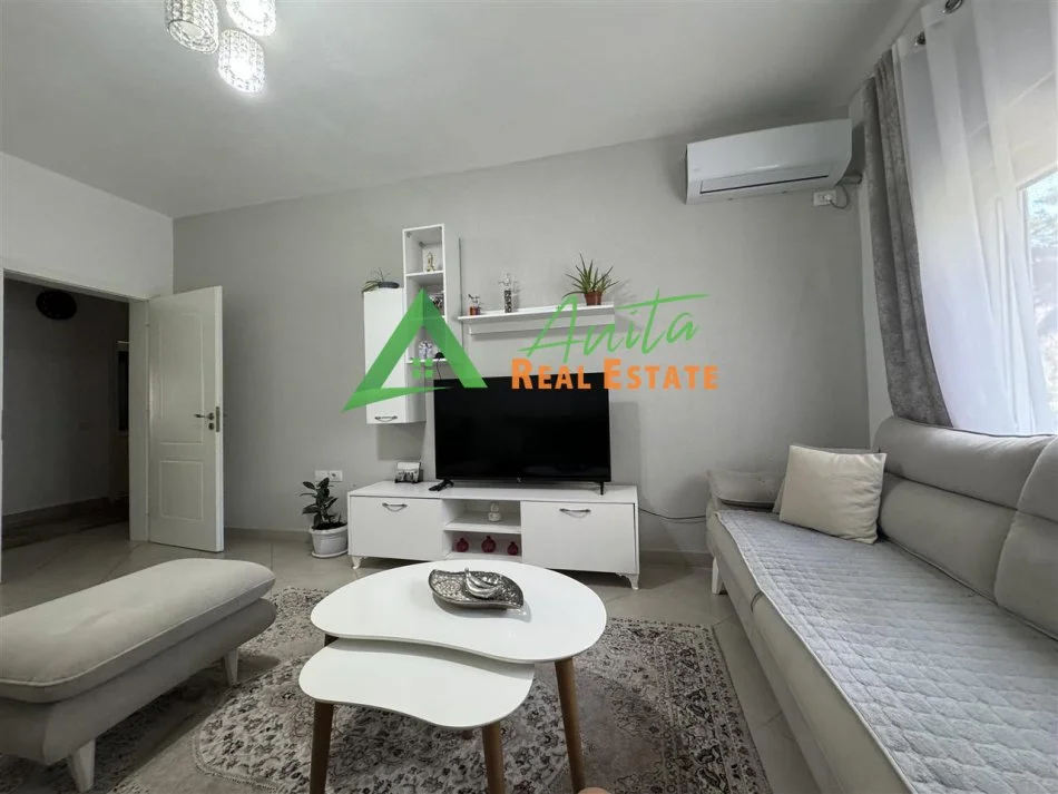 Tirane, jepet me qera apartament 2+1 Kati 1, 85 m² 600 € (Don Bosko)