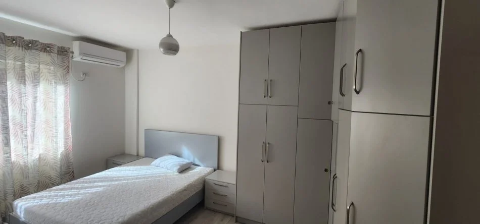Tirane, jepet me qera apartament 2+1+Ballkon Kati 4, 91 m² 700 € 