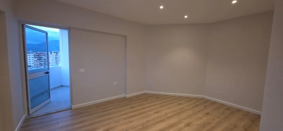 Tirane, shitet apartament 1+1+Ballkon Kati 10, 68 m² 85.000 € (Don bosko)