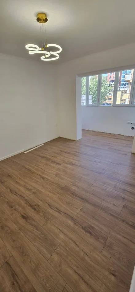 Tirane, shitet apartament 1+1+Ballkon Kati 4, 64 m² 169.000 € (tek Rruga Kavajes)