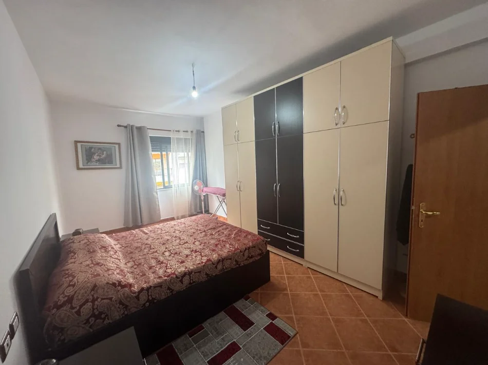 Tirane, shitet apartament 2+1+Ballkon Kati 5, 103 m² 155.000 € (Yzberisht, Tek Nela 6)