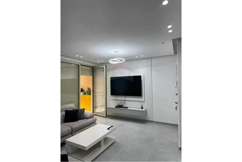 Tirane, jepet me qera 2+1+Aneks+Ballkon Kati 3, 80 m² 500 € (Aleksander Konda)