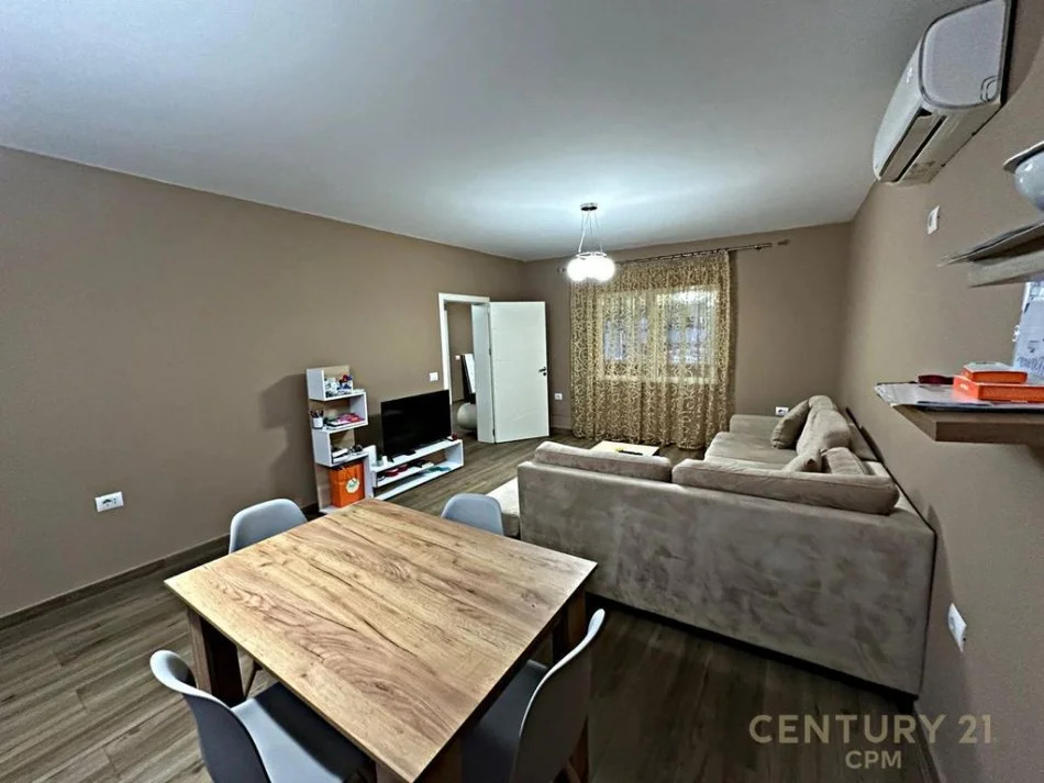 Tirane, jepet me qera apartament 3+1 Kati 2, 120 m² 650 € (Don Bosko)