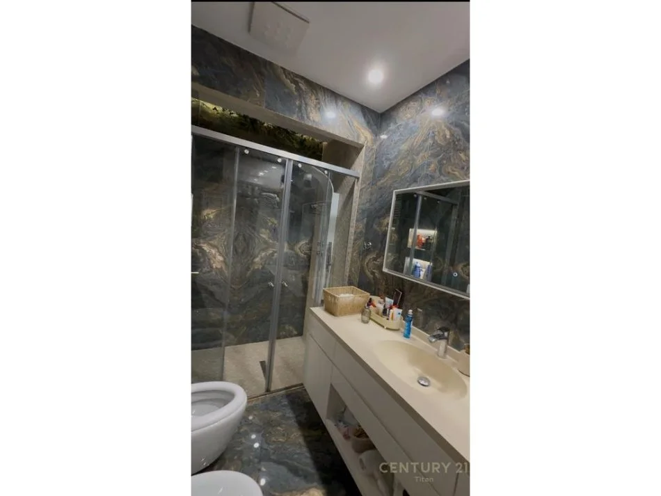 Tirane, shes apartament 2+1 Kati 4, 80 m² 211.000 € (Kopshti Botanik)