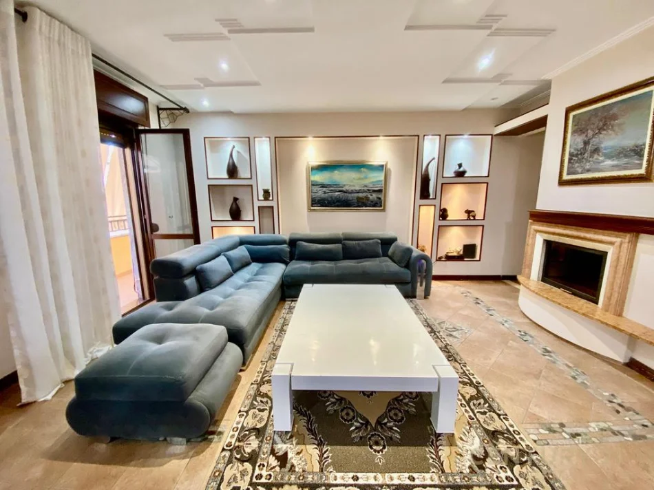 Tirane, shes apartament 1+1 Kati 8, 200 m² 420.000 € (Komuna e Parisit)