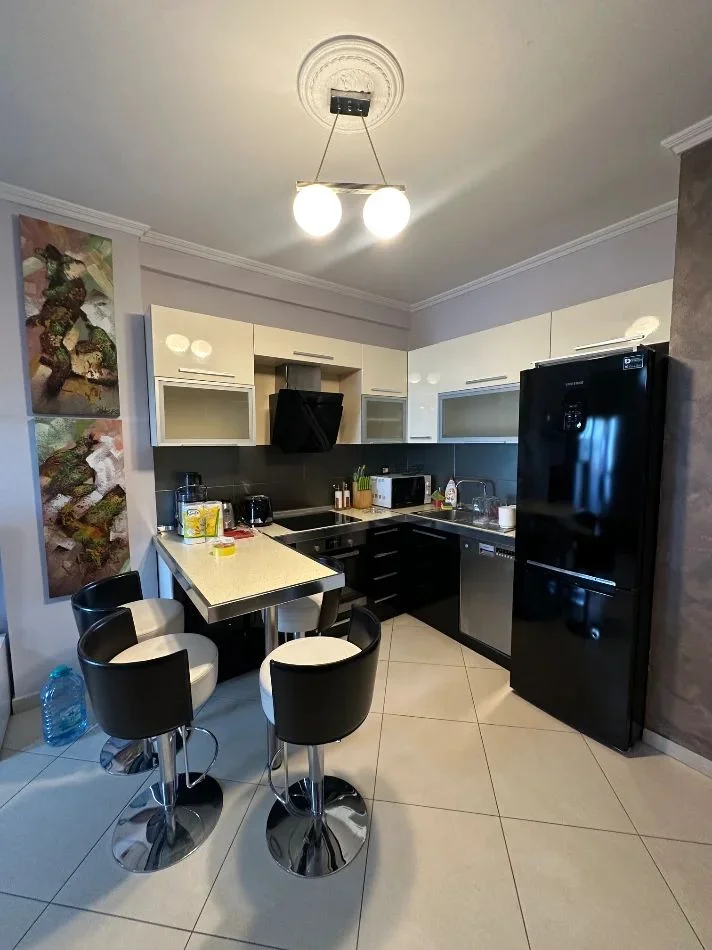 Tirane, jepet me qera apartament 2+1+Ballkon Kati 5, 60 m² 500 € (KODRA E DIELLIT)