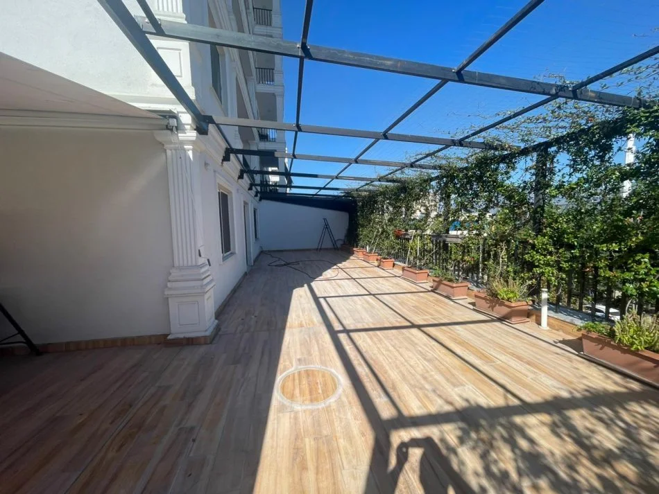 Tirane, shitet 2+1+Ballkon Kati 1, 100 m² 270.000 € 