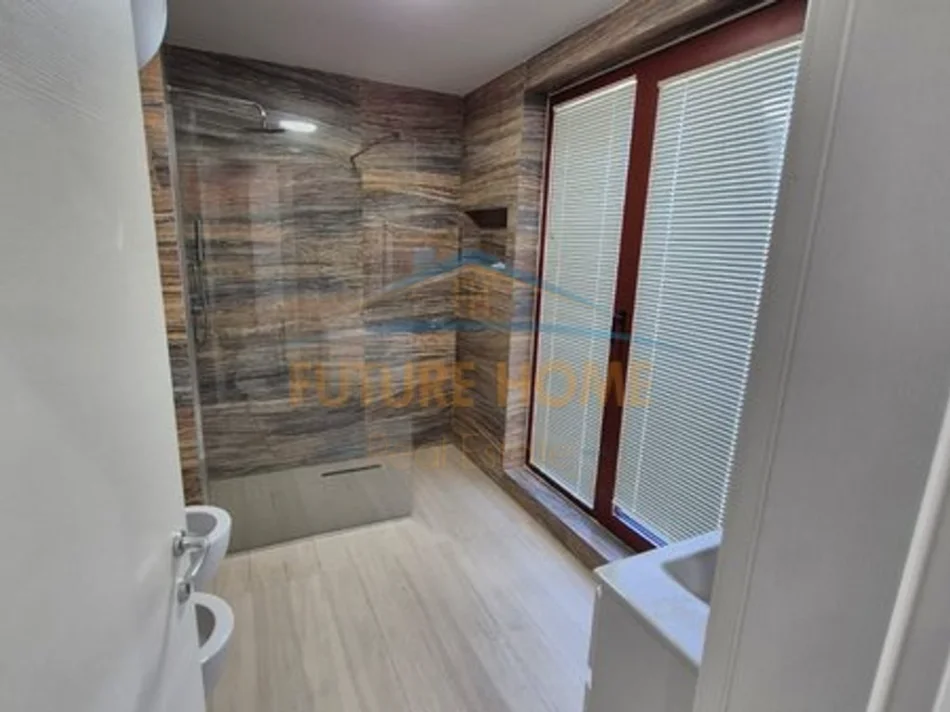 Tirane, shitet apartament 1+1 , 56 m² 250.000 € (Qender)