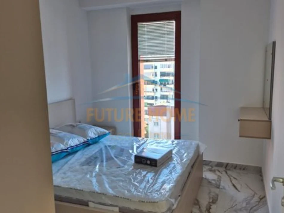 Tirane, shitet apartament 1+1 , 56 m² 250.000 € (Qender)