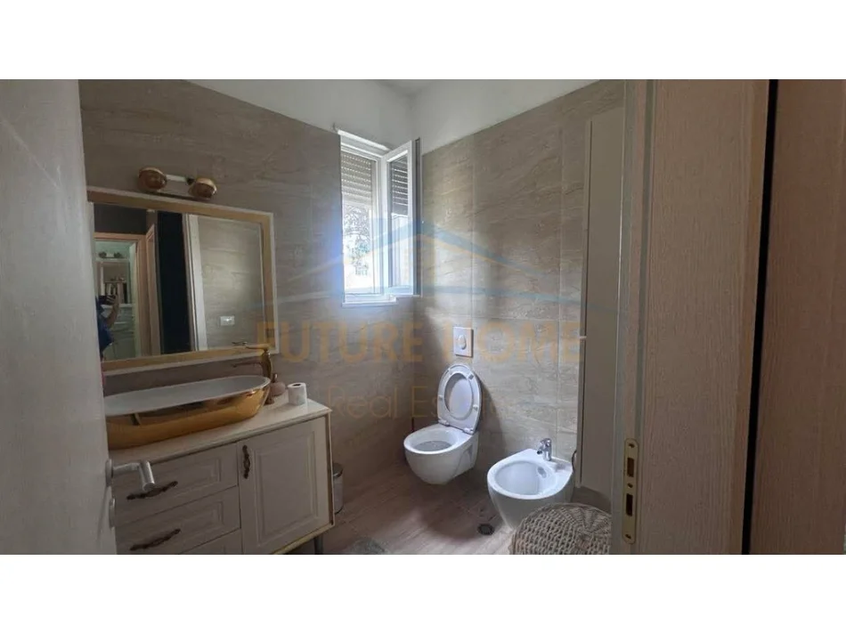 Durres, shitet Vile Vile 2 Katshe , 200 m² 545.000 € (GJIRI I LALZIT)