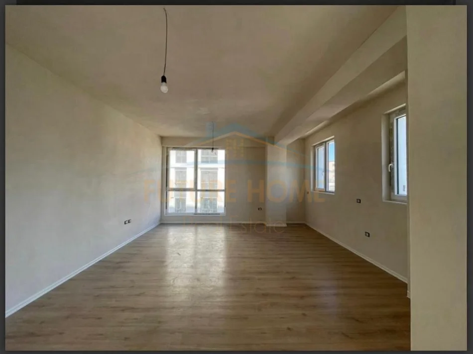 Tirane, shitet apartament 3+1 Kati 3, 135 m² 420.000 € (Komuna e Parisit)