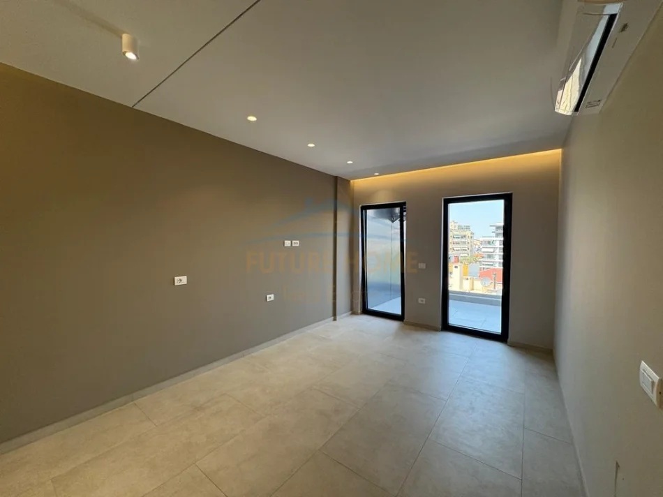 Tirane, jepet me qera ambjent biznesi Kati 6, 94 m² 2.500 € (Rruga e Kavajes)