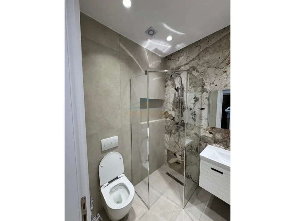 Tirane, Qera Ambient per Zyra,  Kati 6, 94 m² 2.500 € (Rruga e Kavajës) Galeria Roma