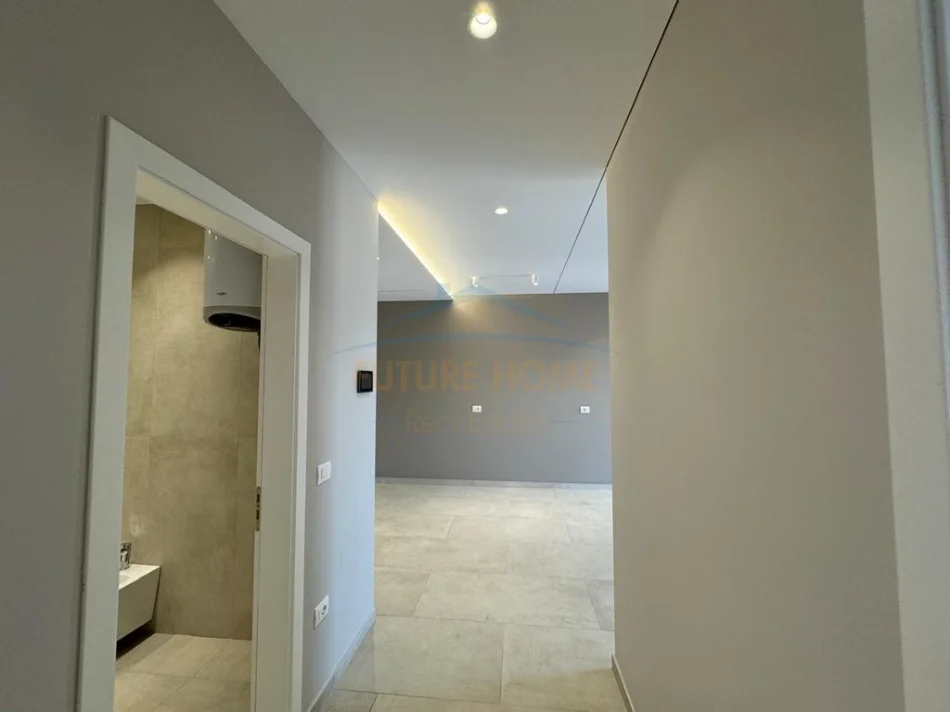 Tirane, jepet me qera ambjent biznesi Kati 6, 94 m² 2.500 € (Rruga e Kavajes)