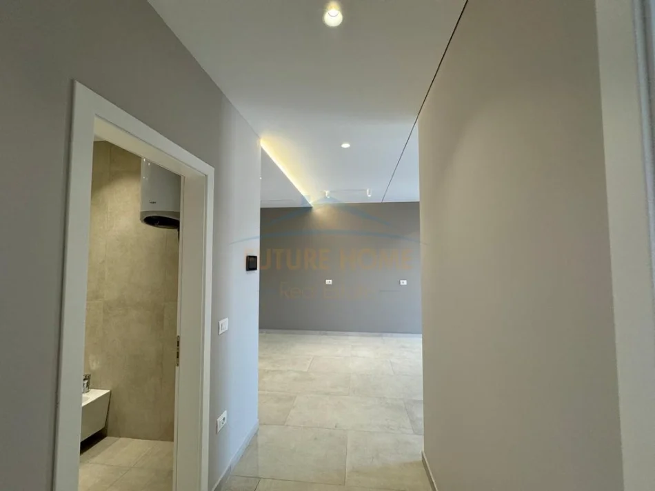 Tirane, jepet me qera zyre Kati 6, 94 m² 2.500 € (Rruga e Kavajes)