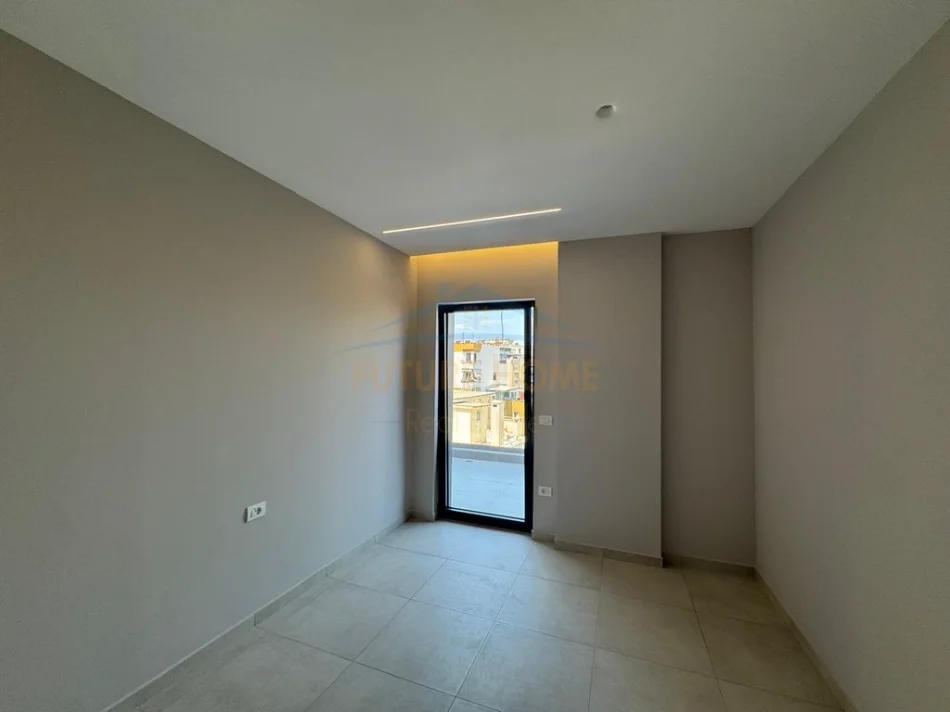 Tirane, Qera Ambient per Zyra,  Kati 6, 94 m² 2.500 € (Rruga e Kavajës) Galeria Roma