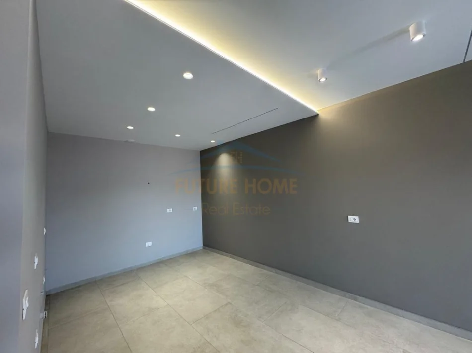 Tirane, jepet me qera ambjent biznesi Kati 6, 94 m² 2.500 € (Rruga e Kavajes)