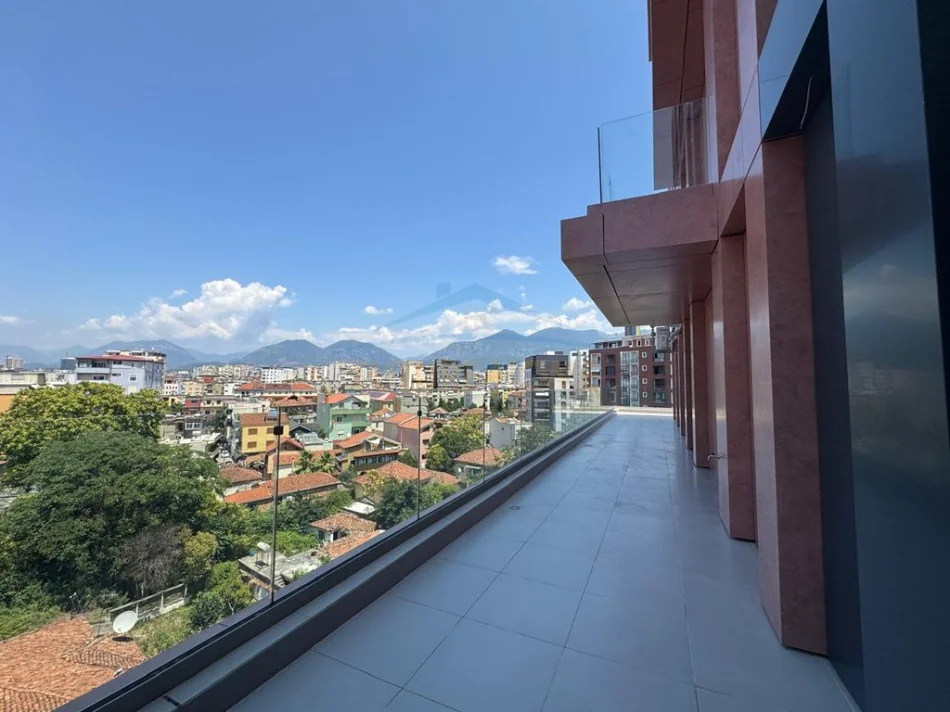 Tirane, jepet me qera ambjent biznesi Kati 6, 94 m² 2.500 € (Rruga e Kavajes)