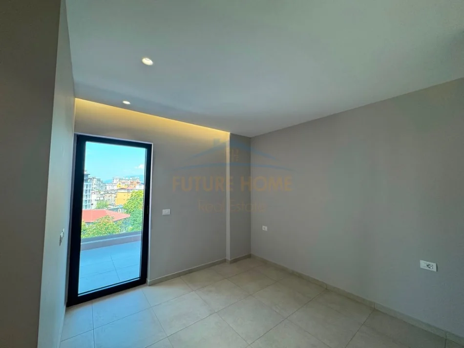 Tirane, jepet me qera zyre Kati 6, 140 m² 2.500 € (GAELRIA ROMA RRUGA E KAVAJES)