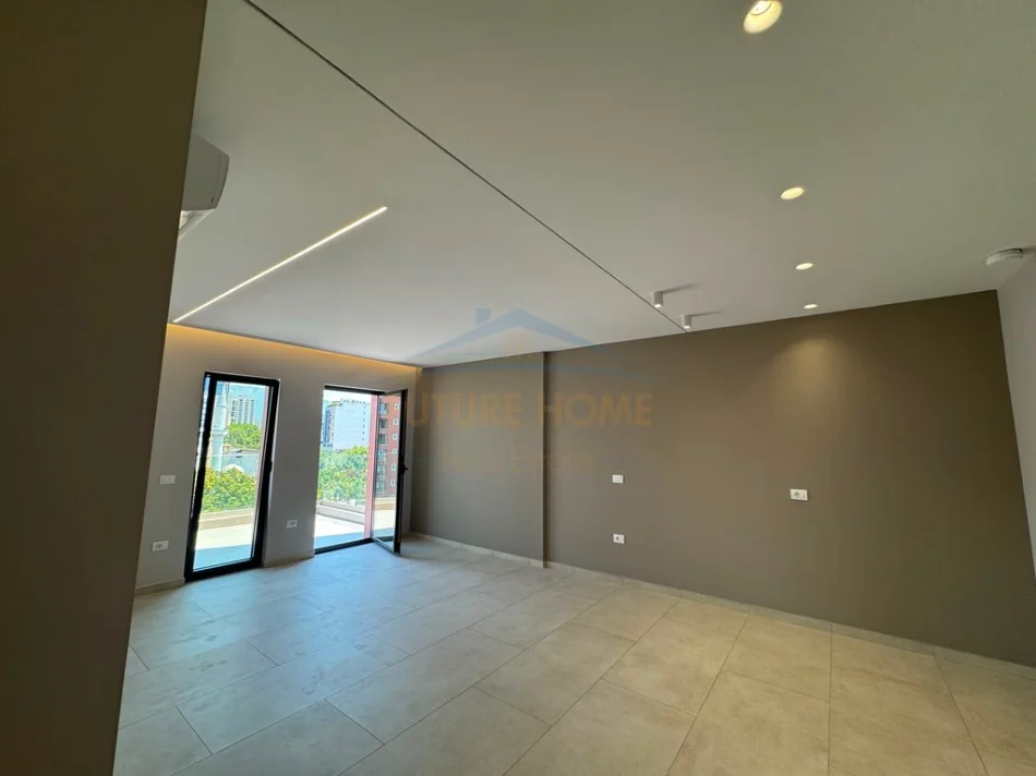 Tirane, jepet me qera zyre Kati 6, 140 m² 2.500 € (GAELRIA ROMA RRUGA E KAVAJES)