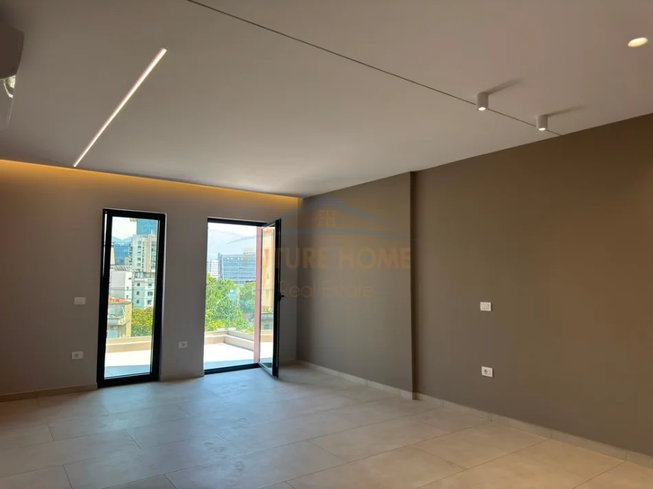 Tirane, jepet me qera zyre Kati 6, 140 m² 2.500 € (GAELRIA ROMA RRUGA E KAVAJES)