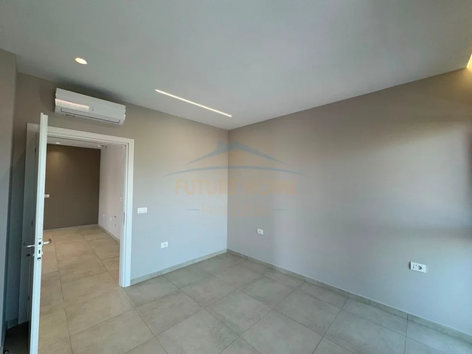 Tirane, jepet me qera zyre Kati 6, 140 m² 2.500 € (GAELRIA ROMA RRUGA E KAVAJES)