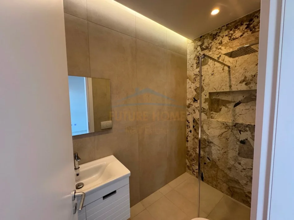 Tirane, jepet me qera zyre Kati 6, 140 m² 2.500 € (GAELRIA ROMA RRUGA E KAVAJES)