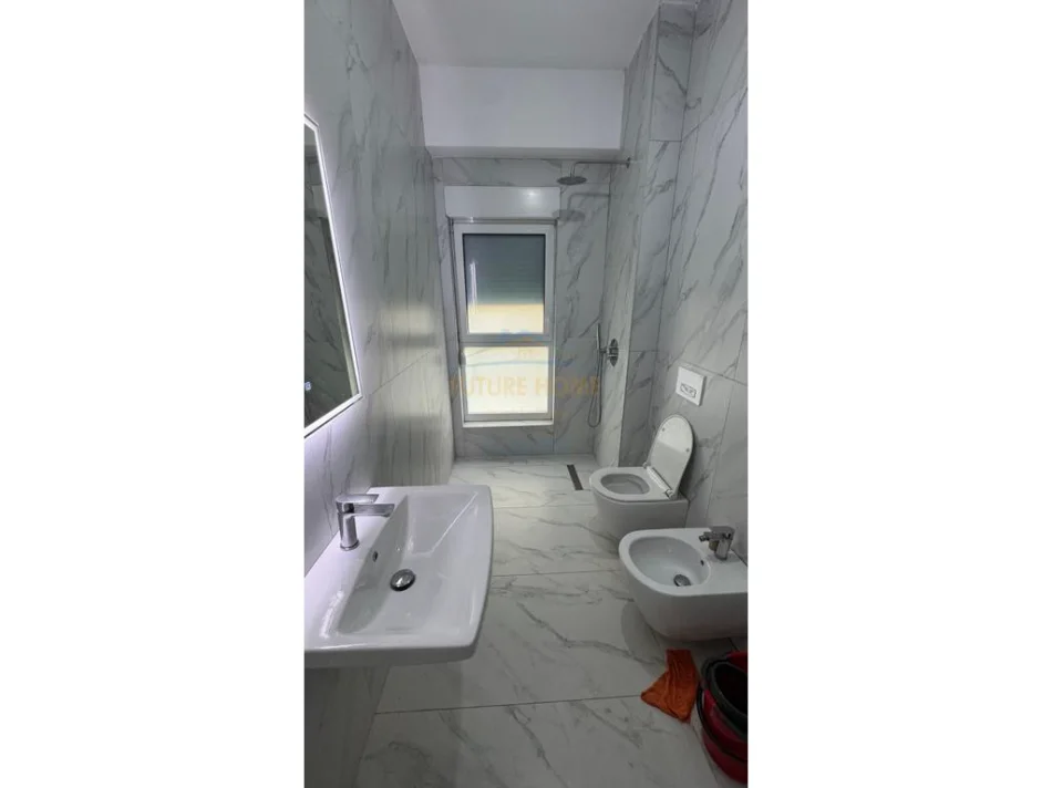 Tirane, jepet me qera apartament 1+1+Ballkon Kati 0, 47 m² 450 € (Ali Demi)