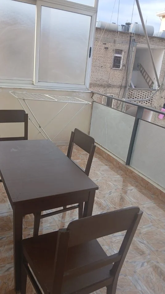 Tirane, jepet me qera apartament 1+1+Ballkon Kati 3, 74 m² 600 € (Rruga besim Imami)