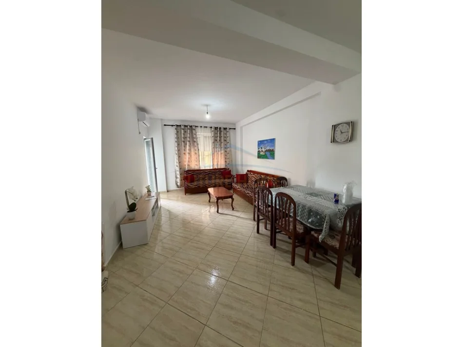 Tirane, jepet me qera apartament 2+1+Ballkon Kati 3, 108 m² 550 € (Unaza e Re)