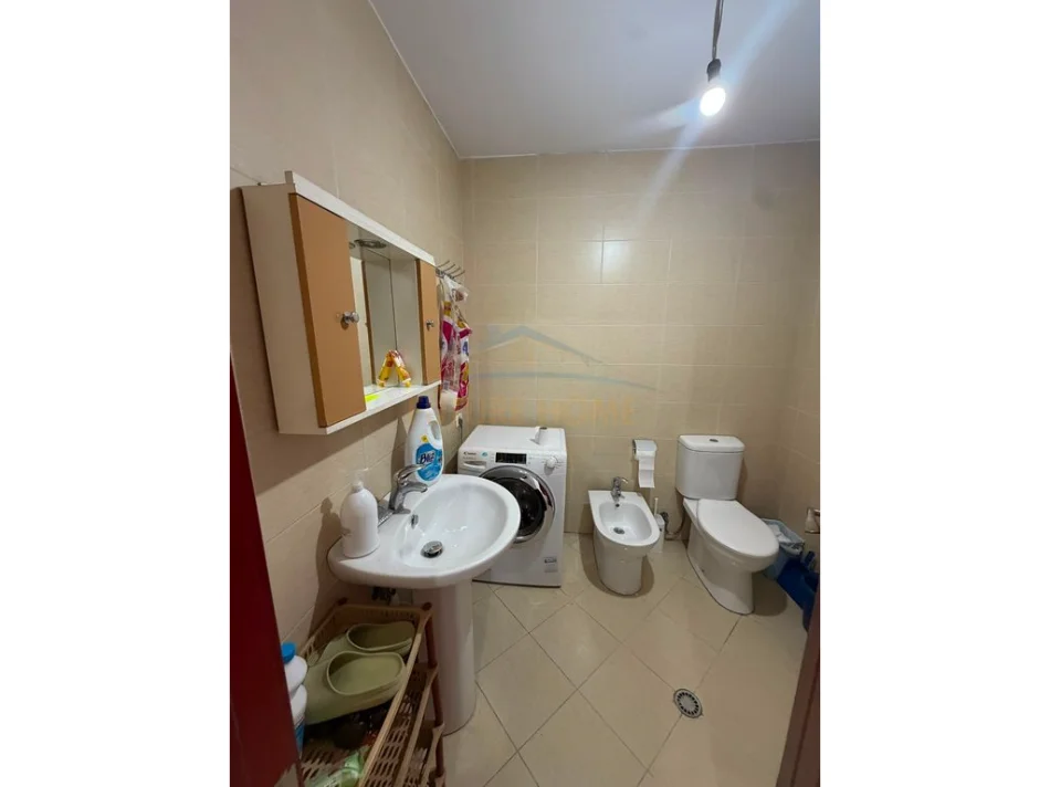 Qera, Apartament 2+1+2, Unaza e Re, Tiranë. 0696069906