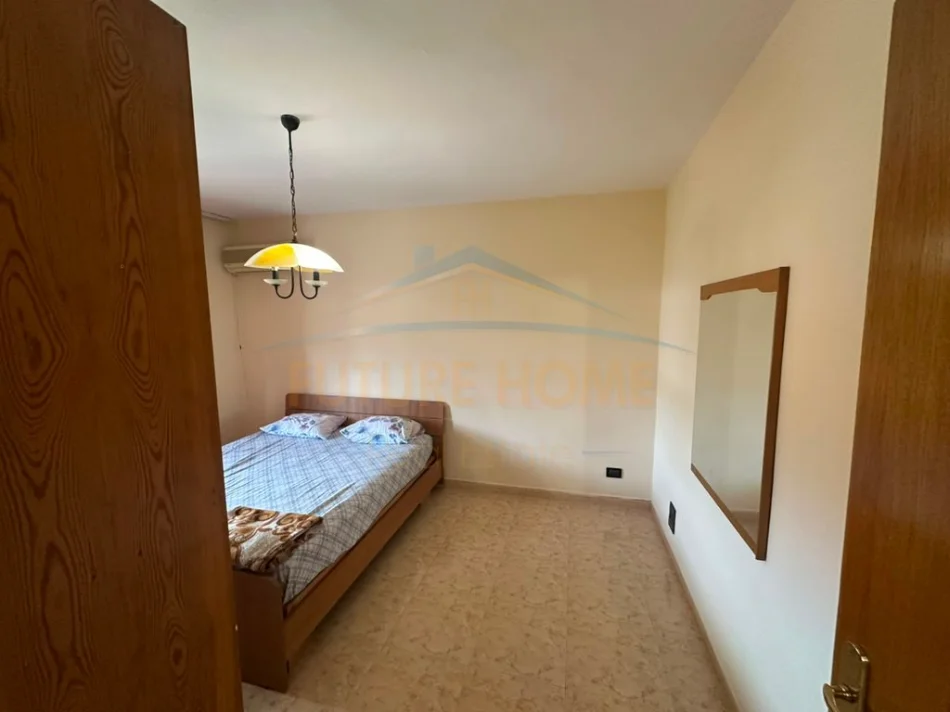 Tirane, jepet me qera apartament 1+1+Ballkon Kati 3, 68 m² 500 € (Rruga Fortuzi)
