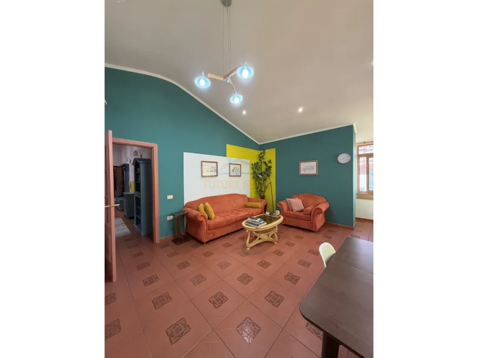 Tirane, jepet me qera apartament 2+1+Ballkon Kati 5, 81 m² 1.000 € (Bllok)