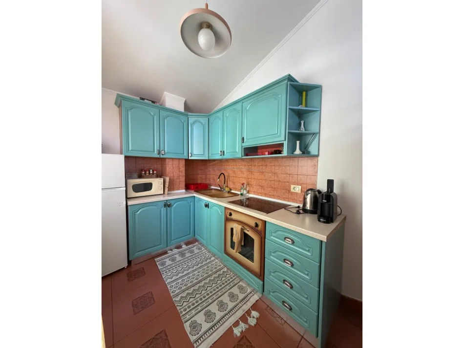 Tirane, jepet me qera apartament 2+1+Ballkon Kati 5, 81 m² 1.000 € (Bllok)