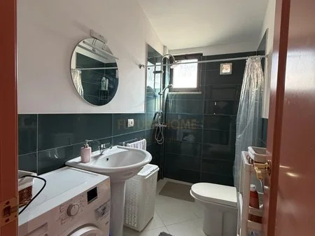 Tirane, jepet me qera apartament 2+1 Kati 5, 81 m² 1.000 € (Blloku)