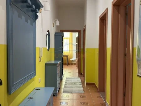 Tirane, jepet me qera apartament 2+1 Kati 5, 81 m² 1.000 € (Blloku)