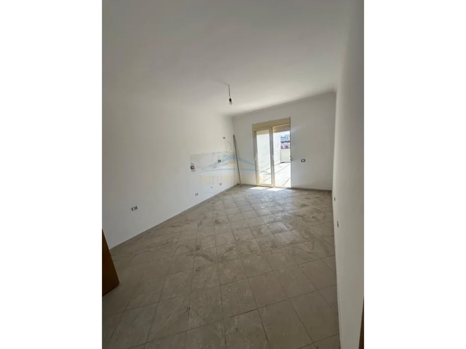 Tirane, shitet apartament 2+1 Kati 9, 121 m² 126.000 € (UNAZA E RE)