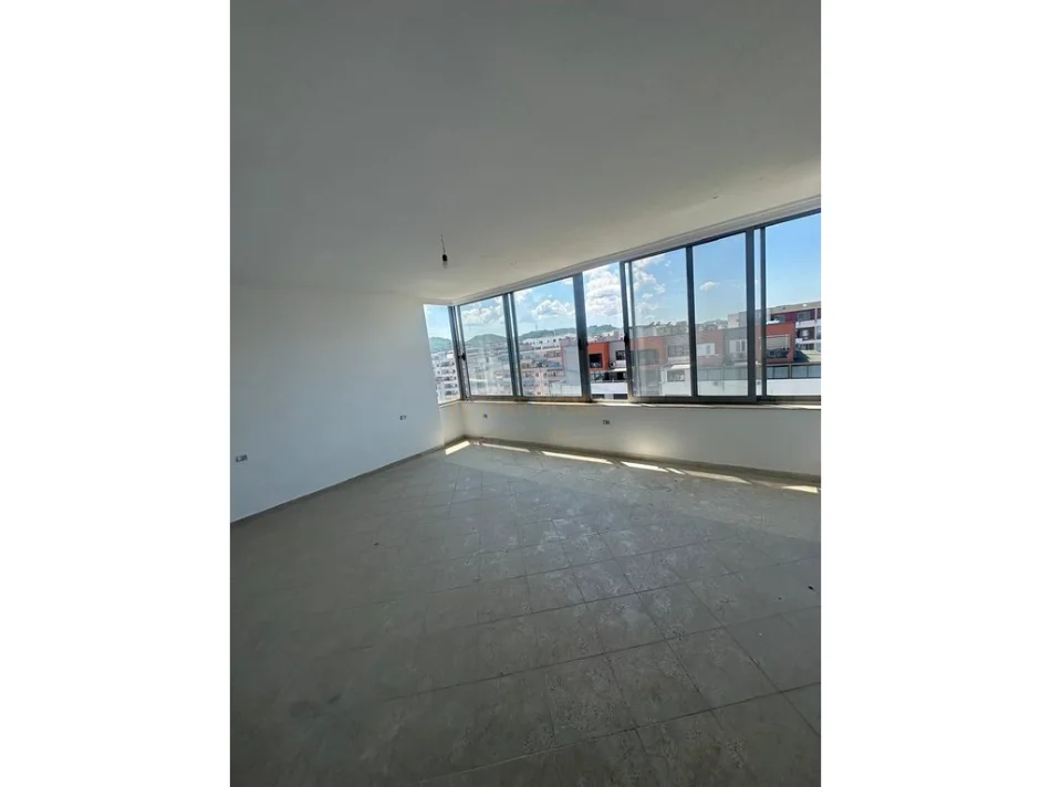 Tirane, shitet apartament 2+1 Kati 9, 121 m² 126.000 € (UNAZA E RE)