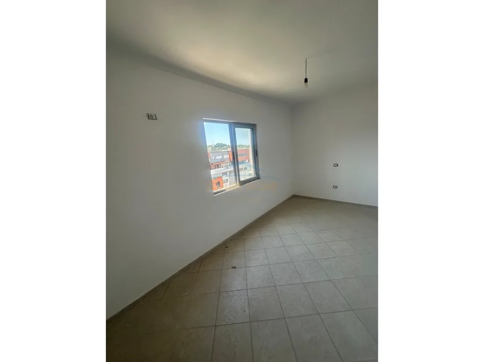 Tirane, shitet apartament 2+1 Kati 9, 7 m² 126.000 € (Unaza e Re)