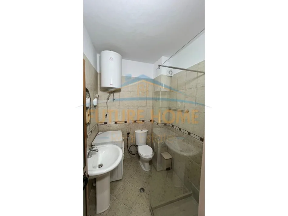 Tirane, jepet me qera apartament 1+1+Ballkon Kati 4, 52 m² 500 € (Rruga Siri Kodra)