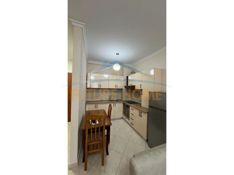Tirane, jepet me qera apartament 1+1+Ballkon Kati 4, 52 m² 500 € (Rruga Siri Kodra)