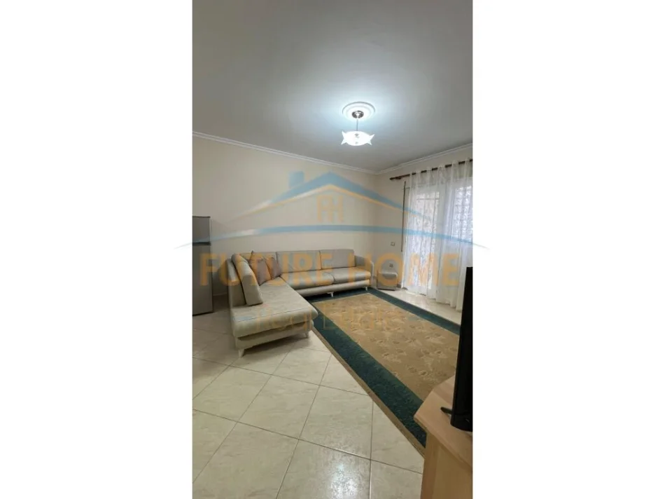 Tirane, jepet me qera apartament 1+1+Ballkon Kati 4, 52 m² 500 € (Rruga Siri Kodra)
