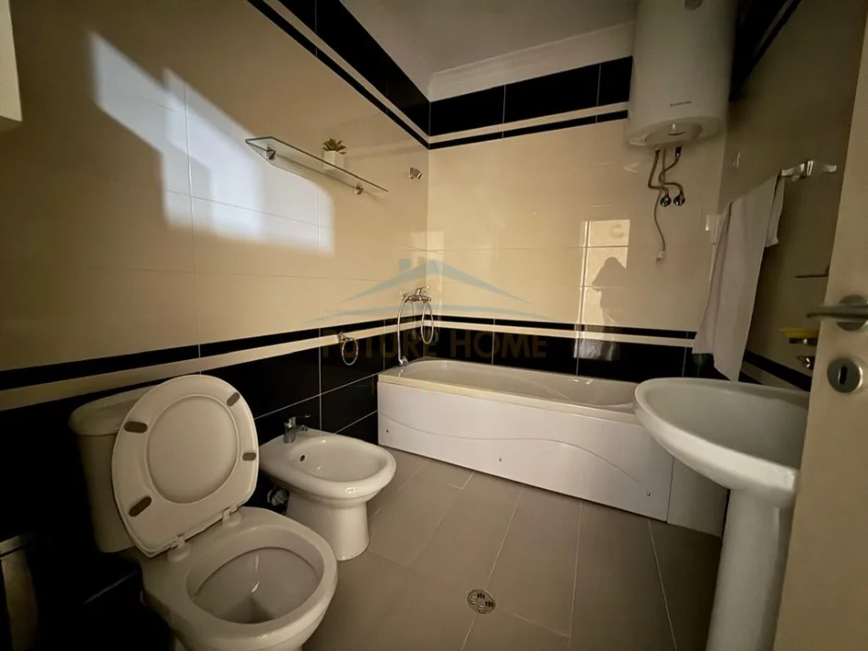 Tirane, jepet me qera apartament 2+1+Ballkon Kati 2, 117 m² 550 € (Unaza e Re)