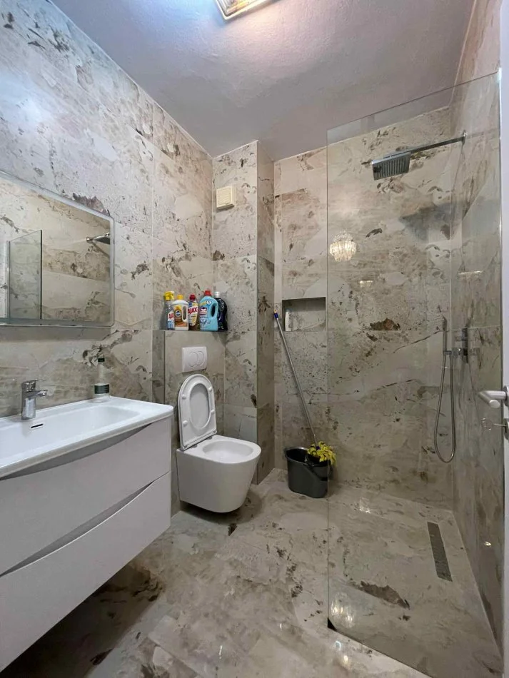 Tirane, jepet me qera apartament 2+1+Ballkon Kati 6, 90 m² 600 € (ISH PARKU)